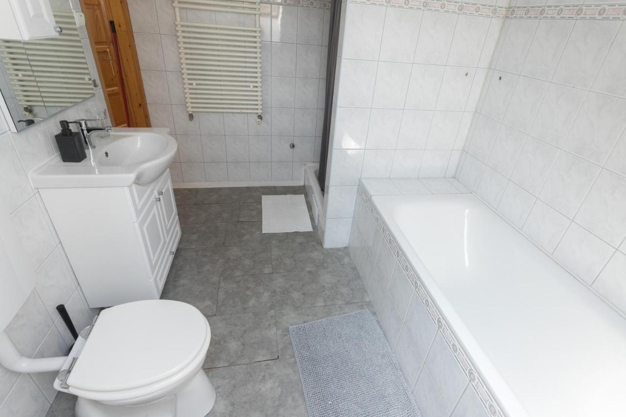 Hi-Bp Garden City Batsanyi Apartment 3 Rooms, Apartment Upstairs Near The City Train With Free Parking Boedapest Buitenkant foto